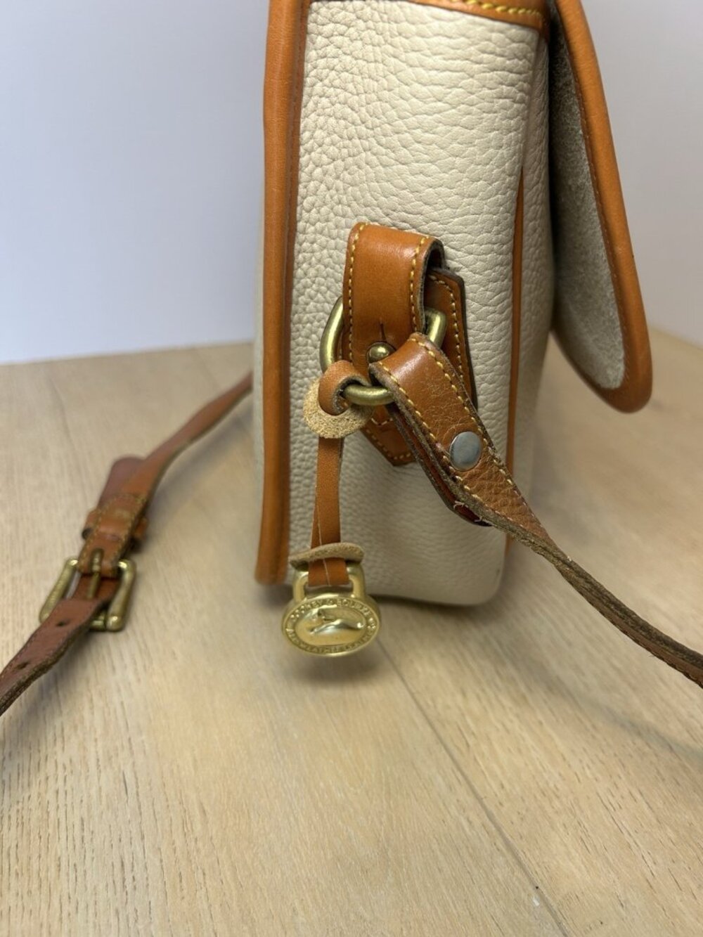 1990s Dooney & Bourke 701 CARRIER Shoulder Bag Tan Cream Vintage Collection RARE - Picture 6 of 15